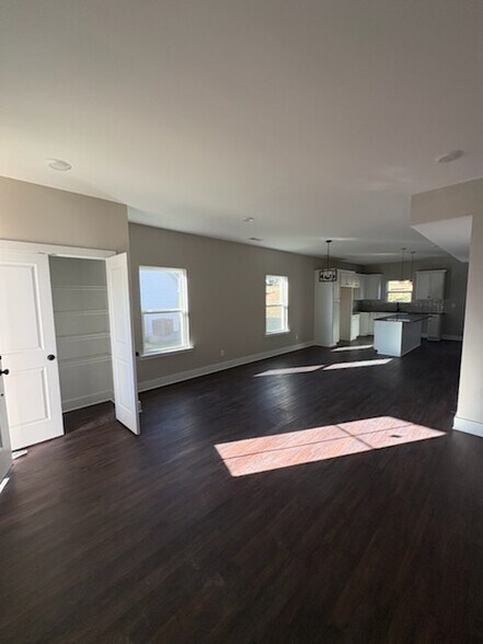 Building Photo - 4733 Heiskell Dr