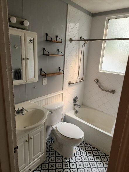 Building Photo - 216 E Washington St