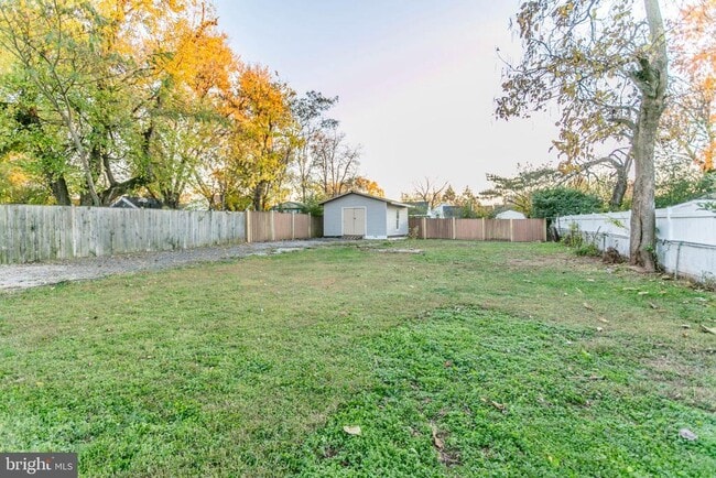 Building Photo - 121 Cabbel Dr