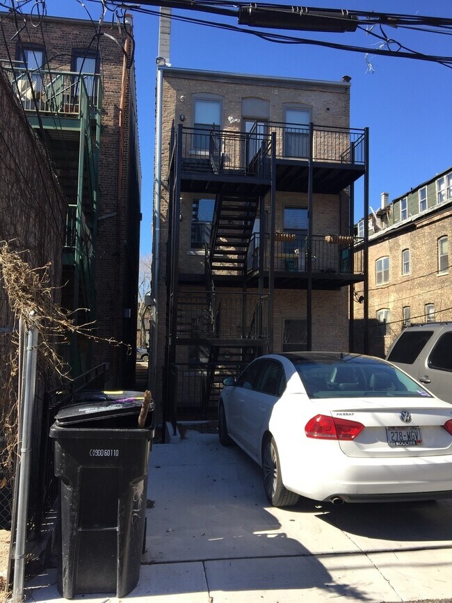 Building Photo - 1641 N Paulina St