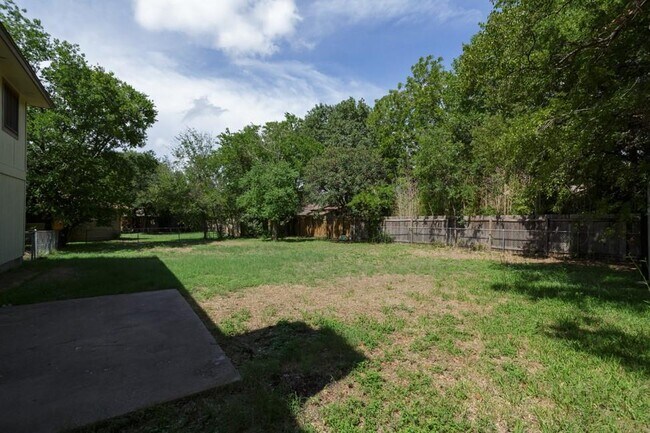 Building Photo - 11227 Henge Dr