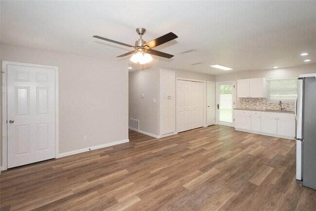 Building Photo - 6026 Bluebell Cir