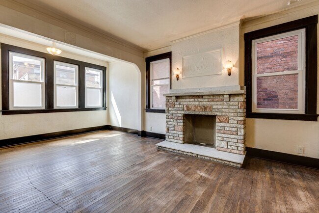 Building Photo - 609 E Warrington Ave