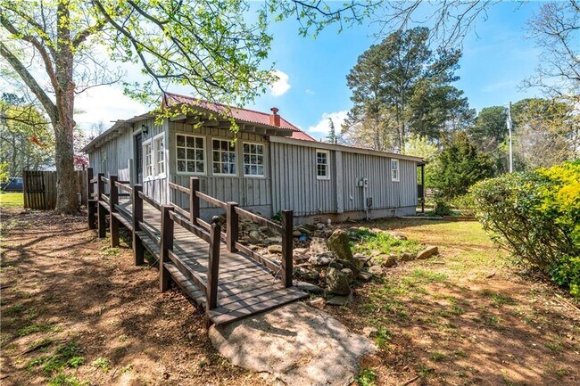 Building Photo - 2656 Jackson Trail Rd