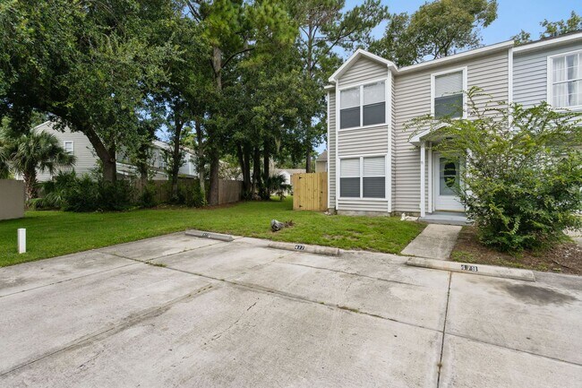 Building Photo - 477 Green Spring Cir