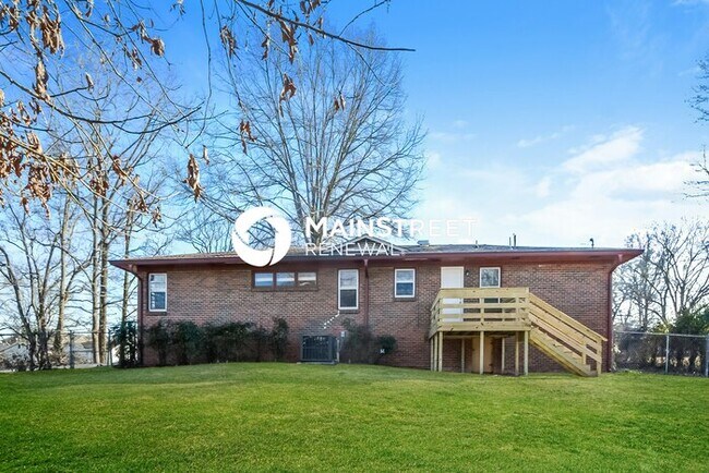 Building Photo - 3 Bedroom Pet-Friendly Home in Pleasant Gr...