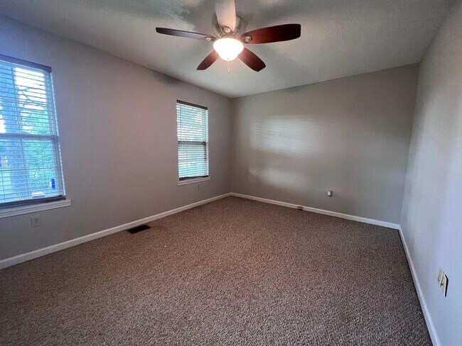 Building Photo - 122 Westwood Cir