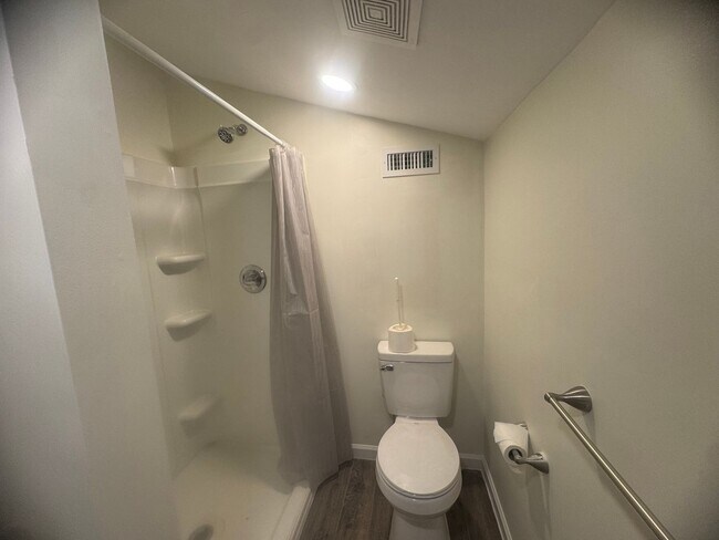 Building Photo - 916 N Brickyard Rd