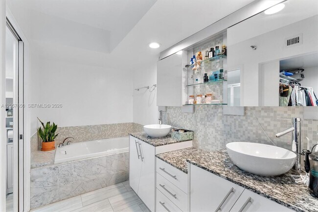 Building Photo - 3530 Mystic Pointe Dr