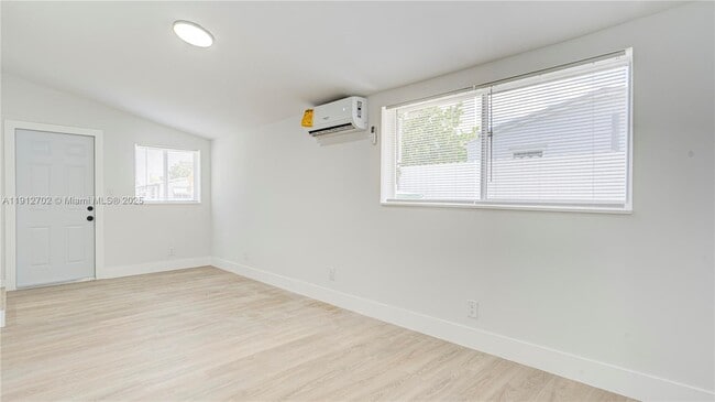 Building Photo - 3331 NW 8th Pl