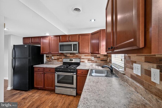 Building Photo - 137 Pointe Ridge Dr