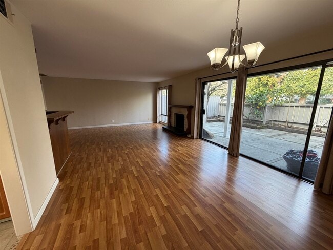 Building Photo - 5143 Oakdale Ct