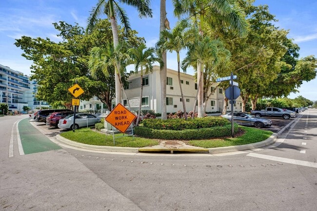 Building Photo - 9270 E Bay Harbor Dr