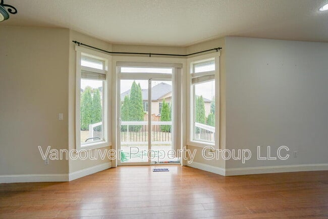 Building Photo - 1211 W F Pl
