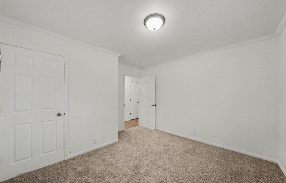 Building Photo - 613 N Ashland Ave