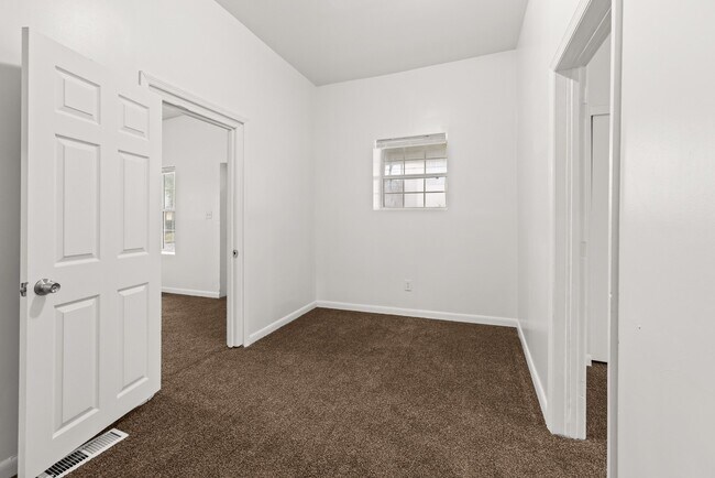 Building Photo - 5722 Terrace Ave