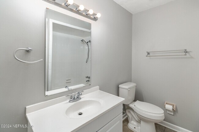 Building Photo - 2867 Holly Bay Rd