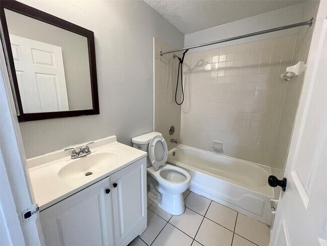 Building Photo - 200 SW 11th Ave