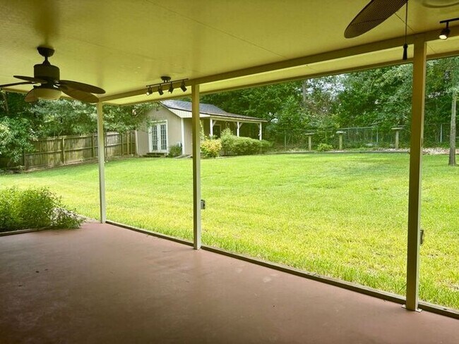 Building Photo - Available Now! Updated 3 Bed 2 Bath in Tyler!