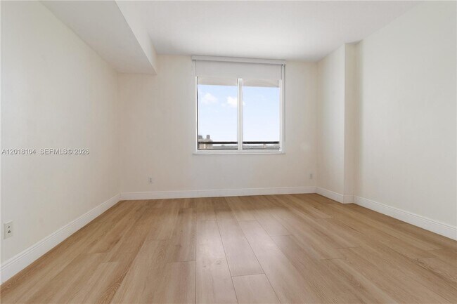 Building Photo - 325 S Biscayne Blvd