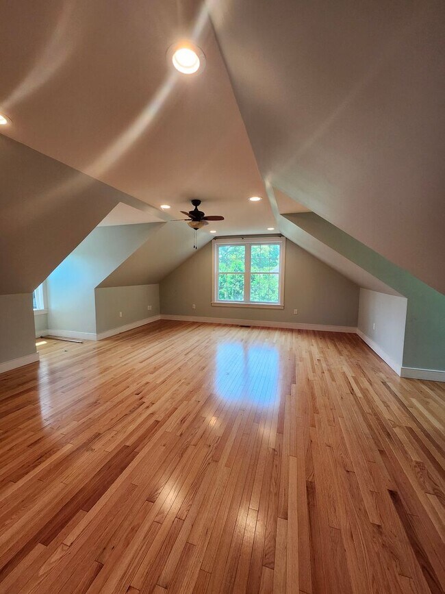 Building Photo - 86 Gilboa St