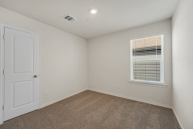 Building Photo - 322 Tall Cedar Wy