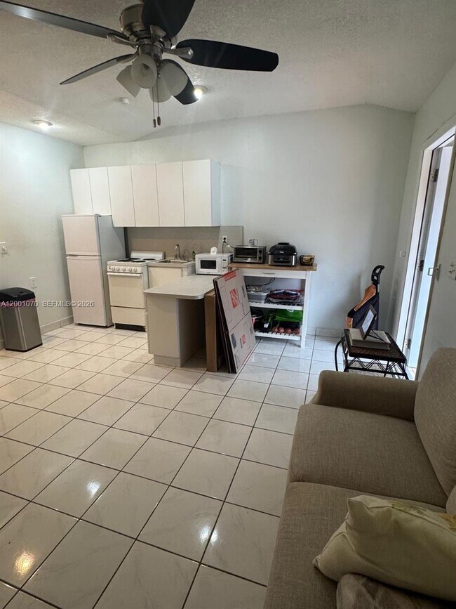 Building Photo - 5501 SW 89th Ave