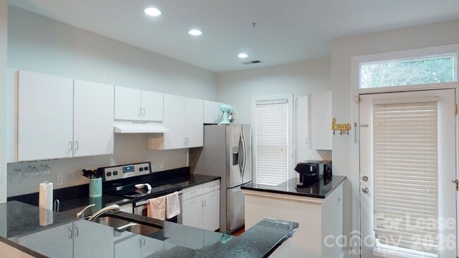 Building Photo - 1007 Park West Dr