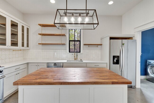 Building Photo - 4631 Marlo Dr
