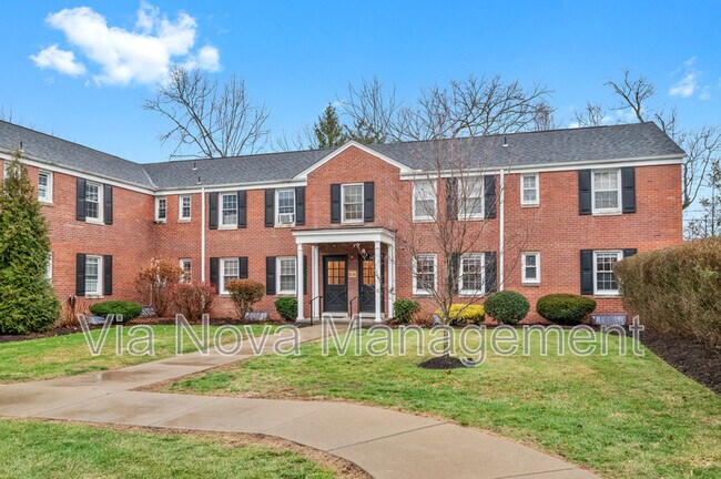 Building Photo - 836 Thorn St