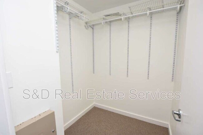 Building Photo - 5008 S MacDill Ave