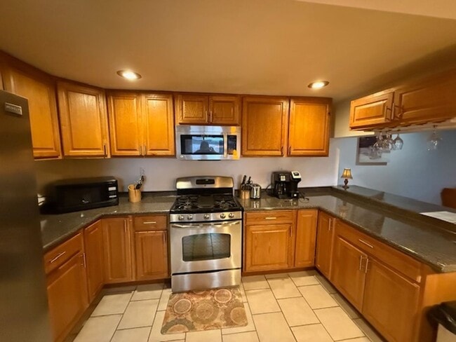 Building Photo - Spacious Three Bedroom, Two Full Bathroom Home with Chef’s Kitchen – Furnished Option Available!