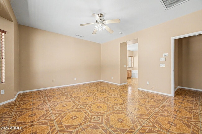 Building Photo - 5329 W La Salle St