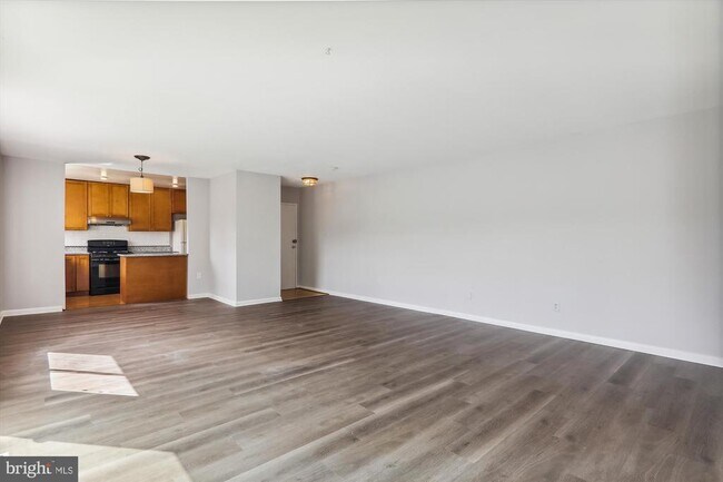 Building Photo - 10631 Montrose Ave