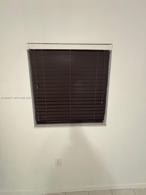 Building Photo - 541 E 16th St