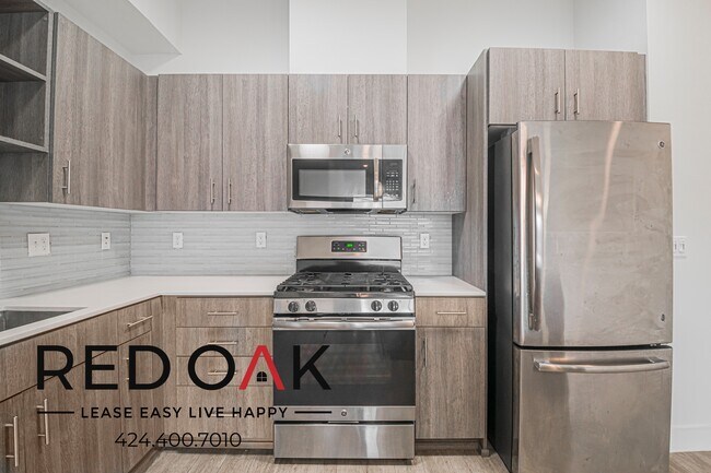 Building Photo - 1331 W 7th St