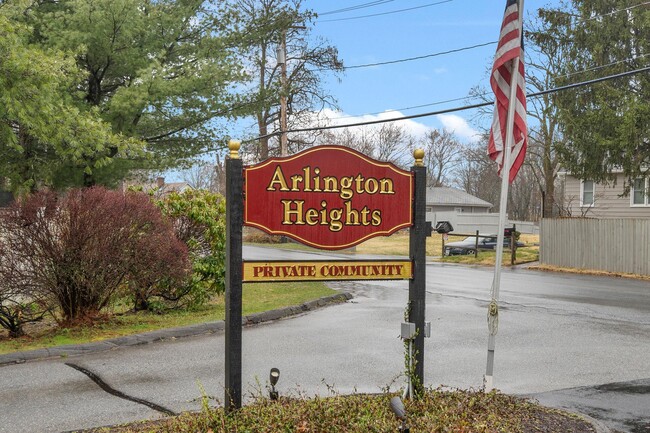Building Photo - 13 Taconic St