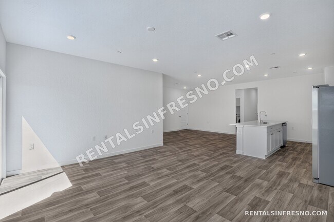 Building Photo - 3359 N Contessa Ave