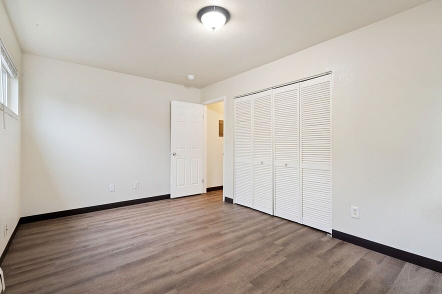 Building Photo - 405 E Thunderbird Dr