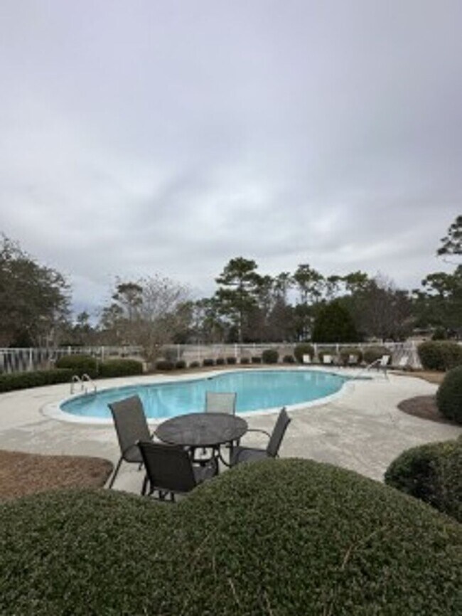 Building Photo - FULLY FURNISHED EFFICIENCY SUITE AVAILABLE