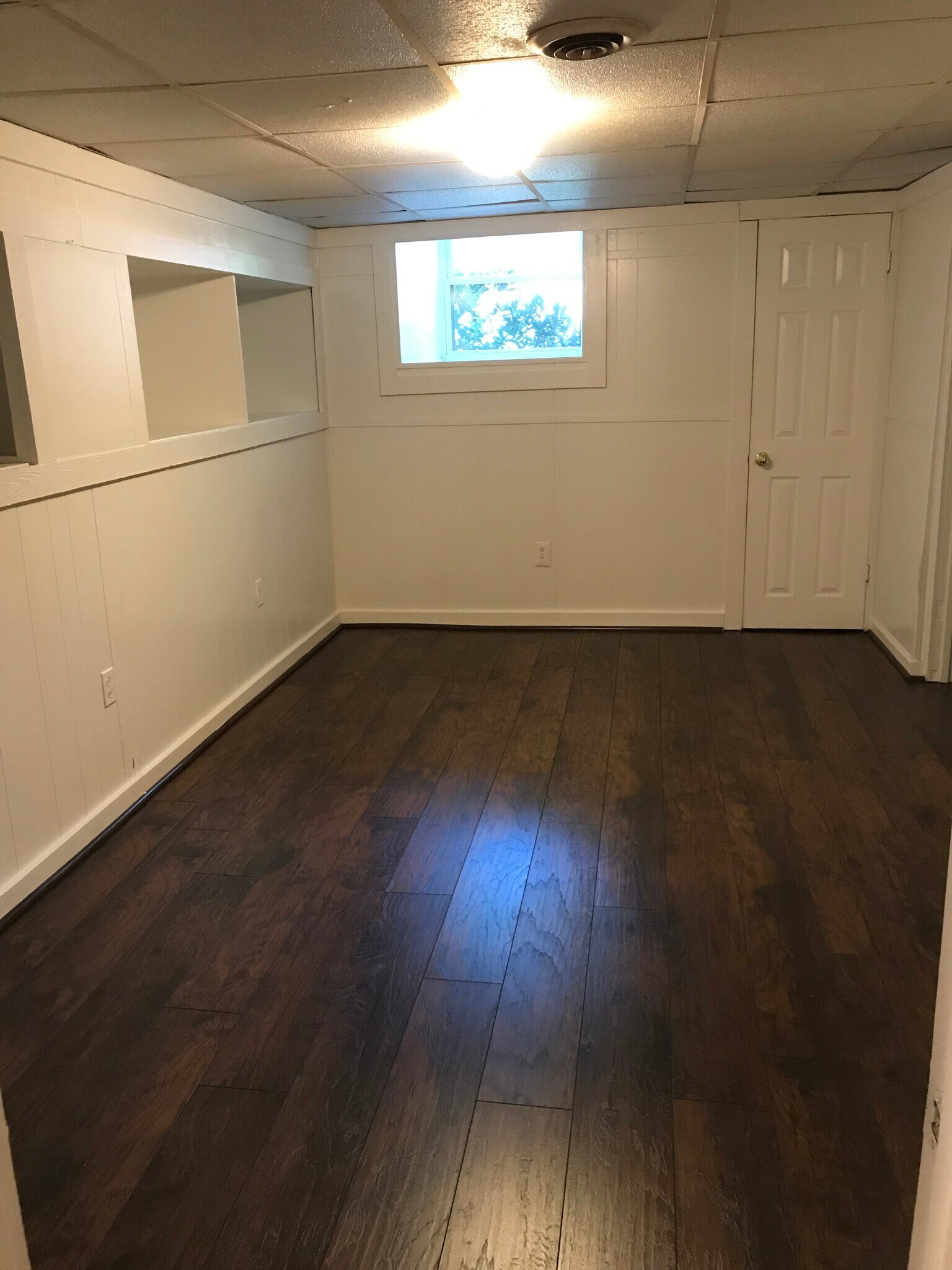 Living room - 633 Clairmont Cir