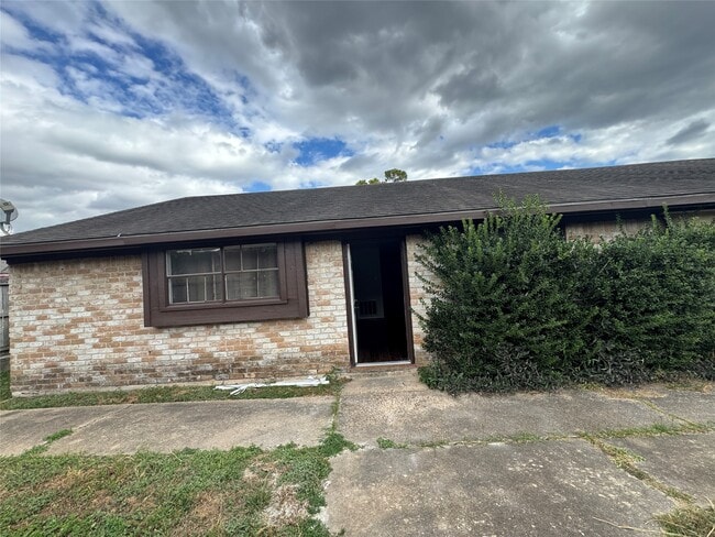 Building Photo - 10032 Neuens Rd