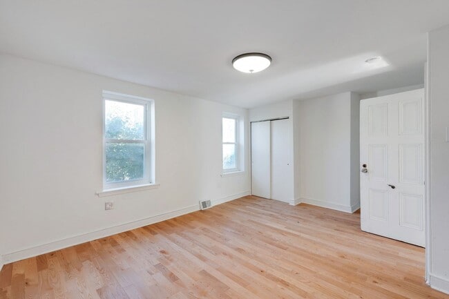 Building Photo - Newly Renovated Home Northern Liberties