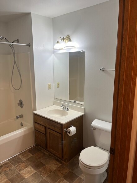 Building Photo - 521 Partridge Ct