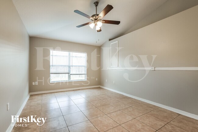 Building Photo - 1564 Deerfield Ave