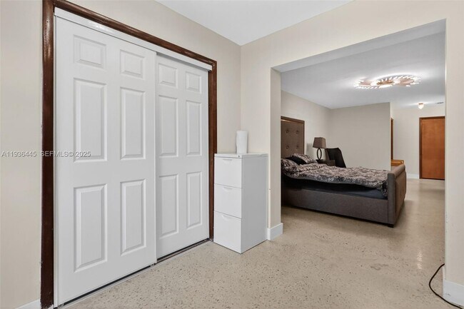 Building Photo - 135 South Dr