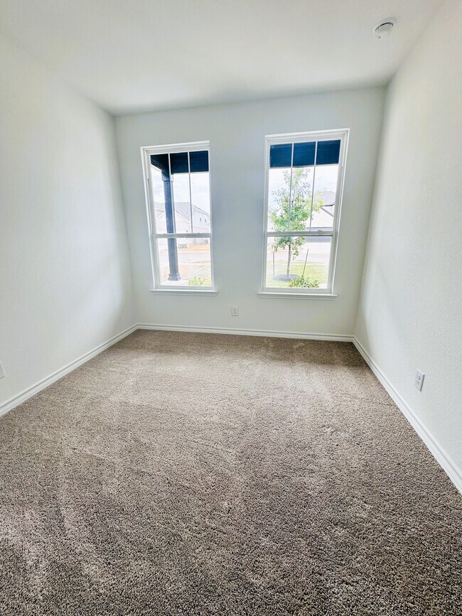Building Photo - 612 Rustic Grv