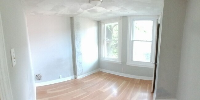 Building Photo - 3 Bedroom 1 Bath Home