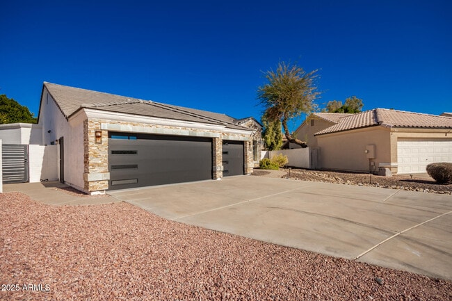 Building Photo - 4430 E Graythorn St