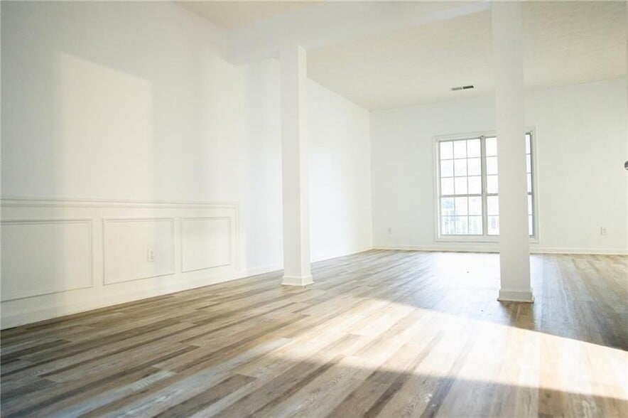 Building Photo - 1315 Great River Pkwy SE